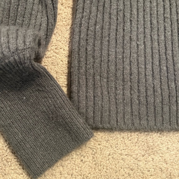 Gray Ribbed Knit Sweater - Picture 5 of 6